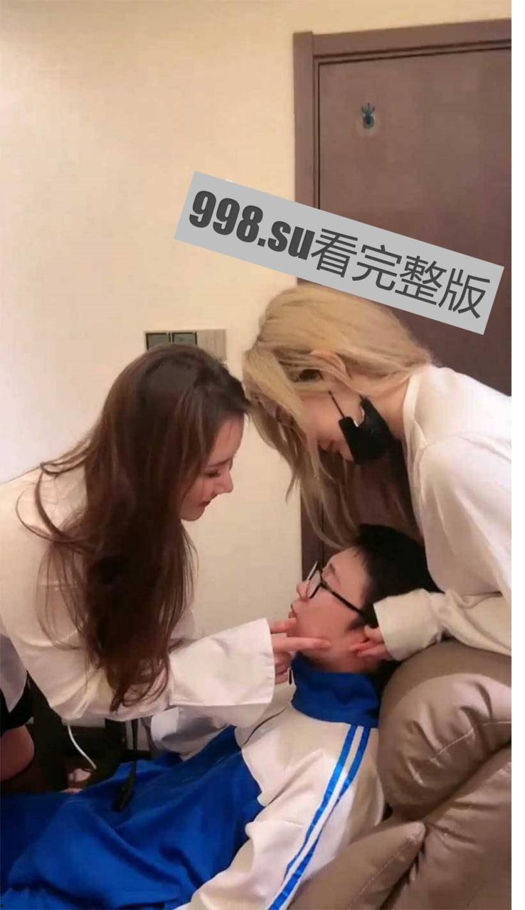 重磅热瓜！深圳处男门三部曲 18 岁成年礼 两个小姐姐帮忙破处双飞  第4张