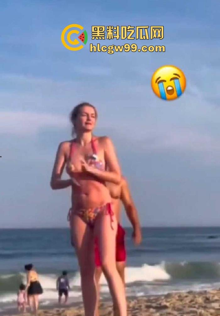 公共沙滩变成人体交配现场，老外光天化日下当着孩子面直接操逼，老黑直接上去用水泼降温警告！  第5张