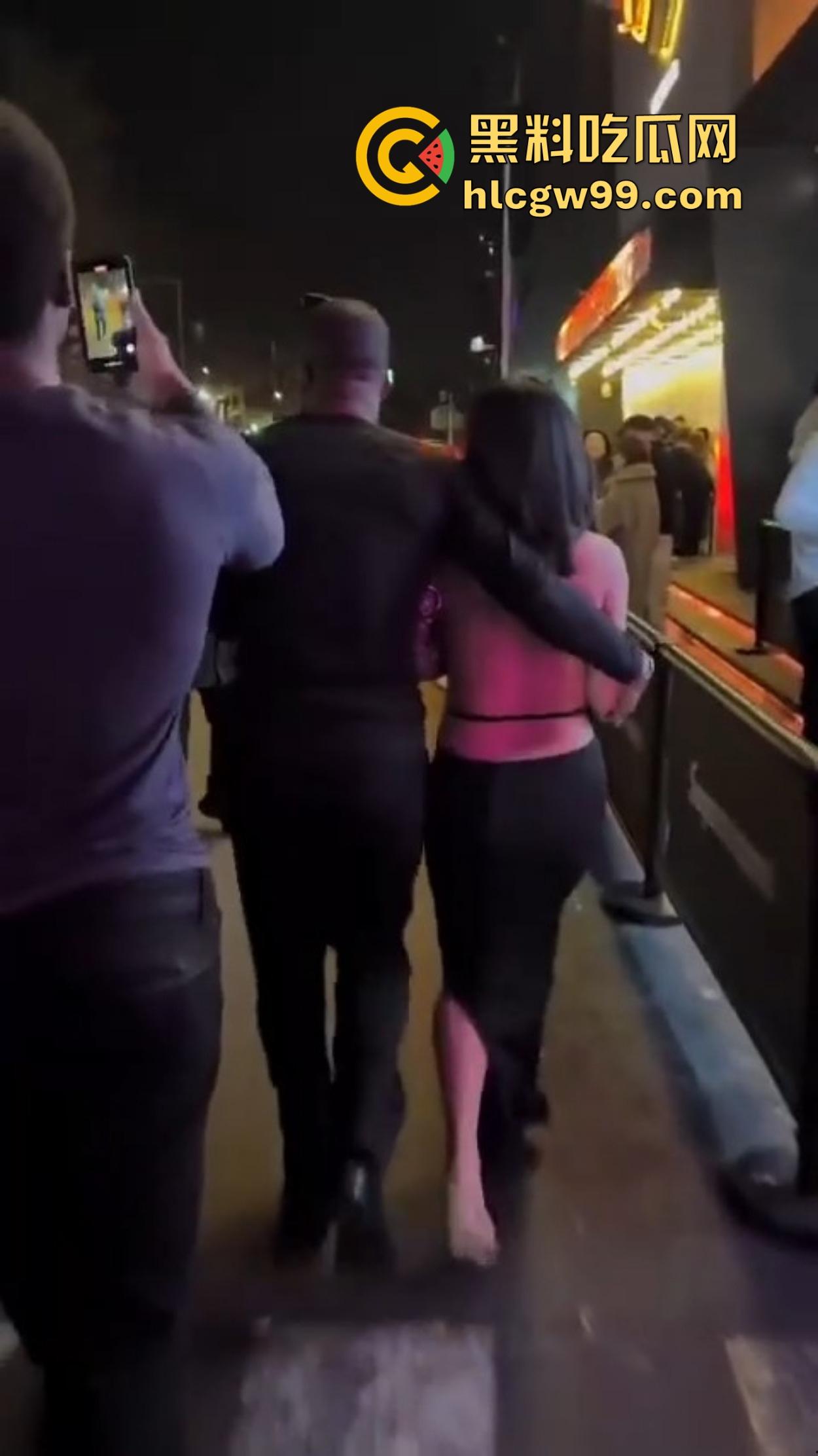 肤色不是问题，酒吧ezgirl女孩最爱吃巧克力鸡巴，巴西牛排逼免费送操，还能无套一发到底！  第1张