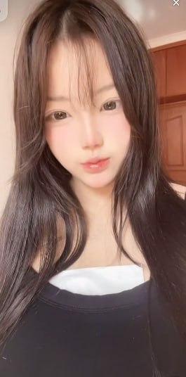 抖音网红嫩妹【熊冰寒】，大尺度揉奶自慰私拍，甜美可爱极品身材，极品巨乳粉嫩小穴，抠逼娇喘淫水不断！  第4张