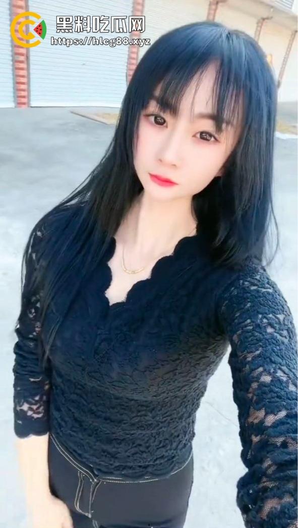 安徽阜阳37岁淫猪【袁丽】骚洞敞开抢客啦，老公鸡巴跟废柴似的，她浪得满街勾野汉猛干！  第1张