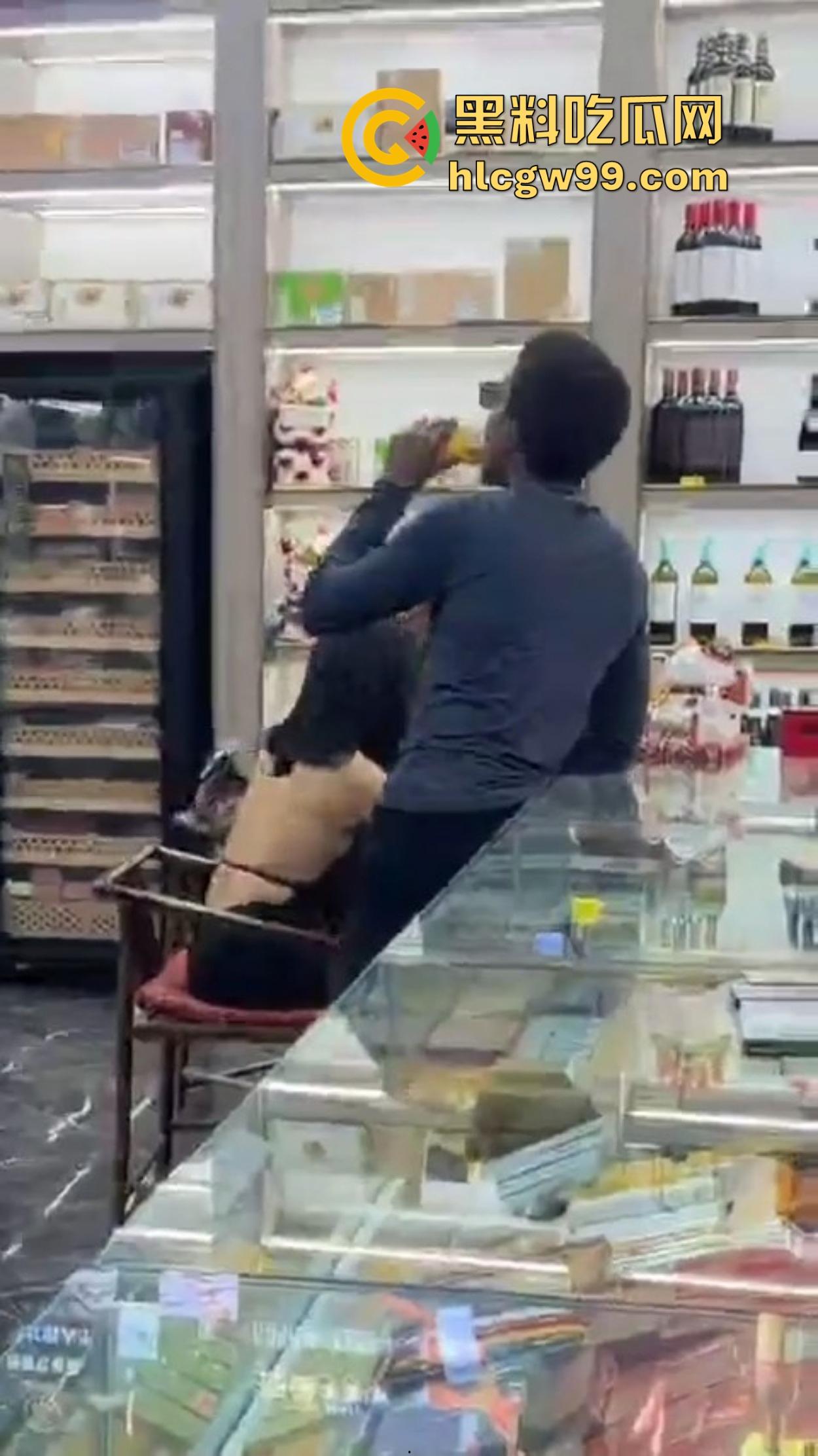 肤色不是问题，酒吧ezgirl女孩最爱吃巧克力鸡巴，巴西牛排逼免费送操，还能无套一发到底！  第7张