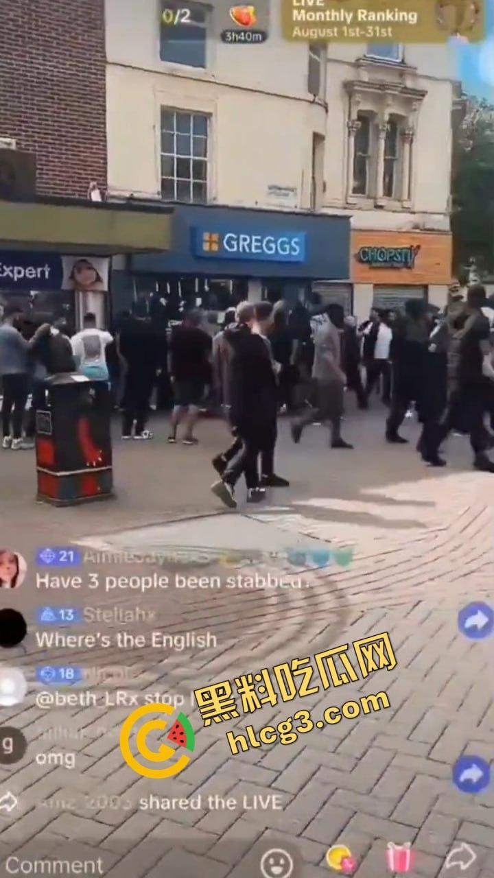 英国移民集会冲突升级：武装移民群体街头抗议引发暴力冲突！  第1张