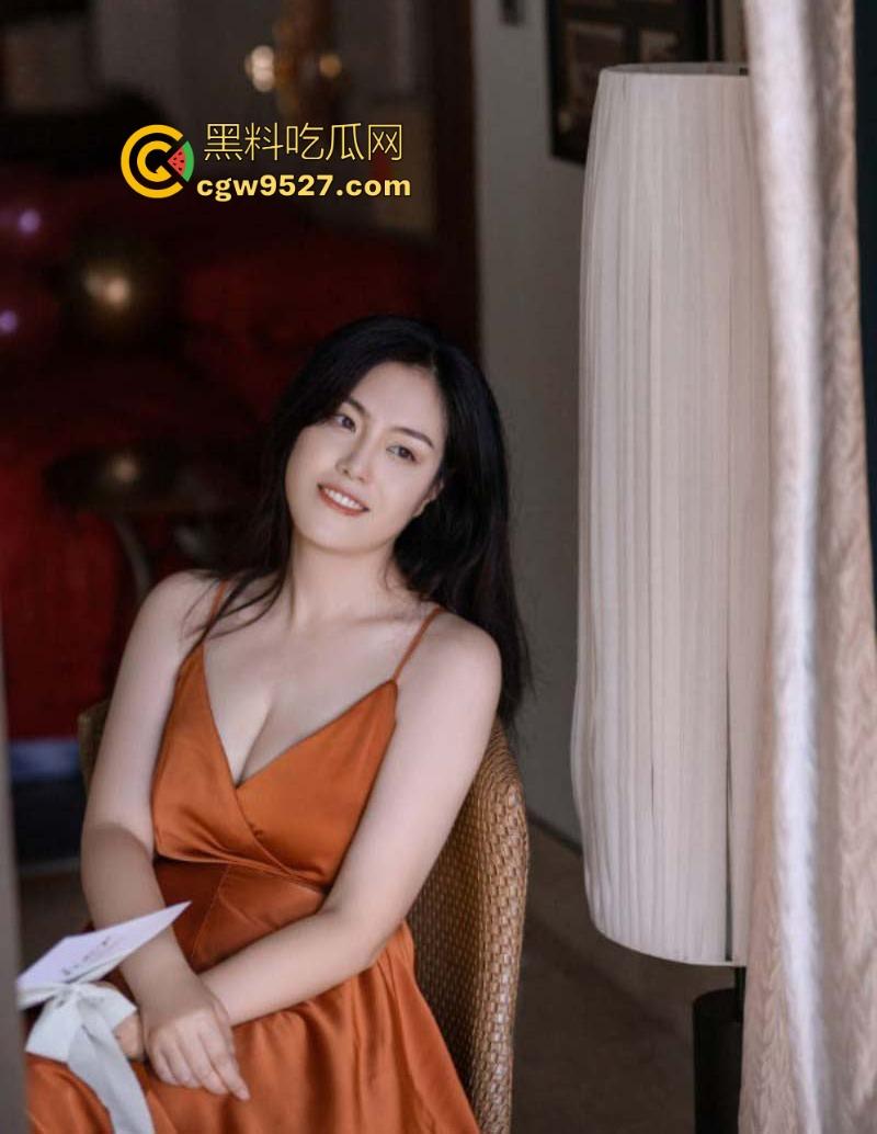 常州母狗人妻【秦柳柳】发泄欲望，居然抛夫弃子，不远千里送逼炮友，骚穴被操到直冒白浆！  第4张