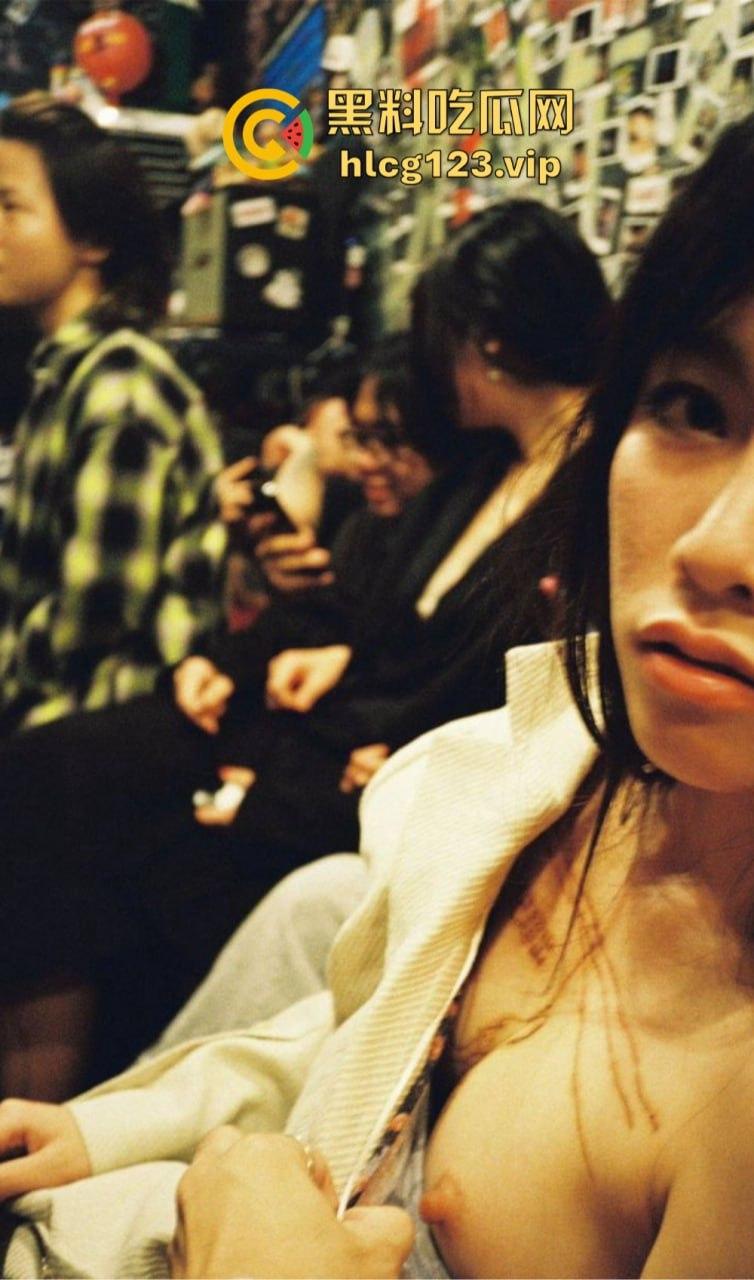 精神小骚妹独自在家玩弄自己！内内纹身自拍，抽烟玩骚，自慰爽到飞起！  第20张