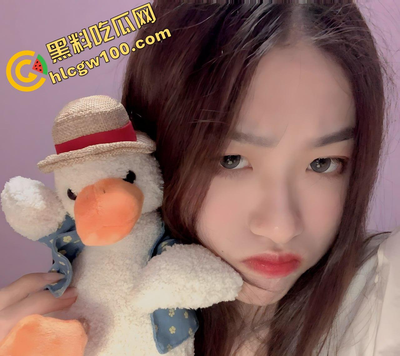 “三不娶”之宁夏中宁阳光幼儿园幼师【杜婧婧】，被网友调教在宿舍展示美腿骚穴福利视频流出  第5张