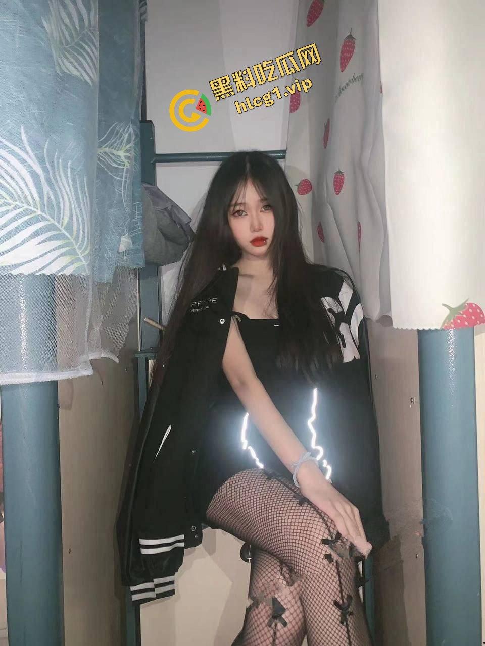 女大学生反差婊『祝微棋』负债欠钱 宿舍脱衣自慰献给金主 惨遭曝光！  第3张