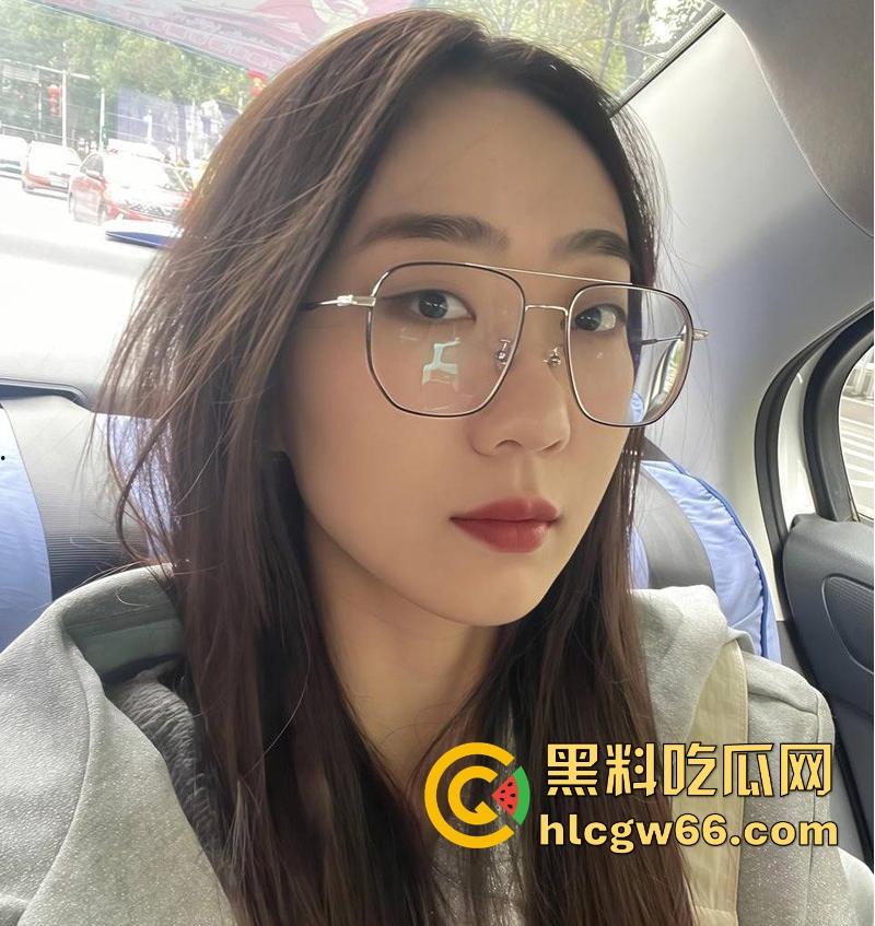 成都小学语文老师【苏靖雯】酒店约炮学生家长视频流出 主动口交上位榨精 无比风骚！  第2张