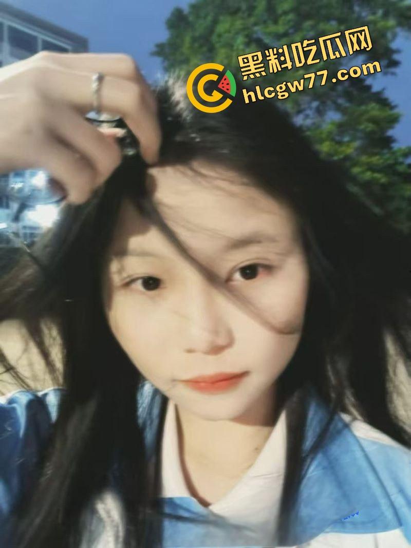 武汉传媒学院学生妹【李若晴】被炮友调教曝光 JK制服后入爆操 口交深喉技术一流！  第2张