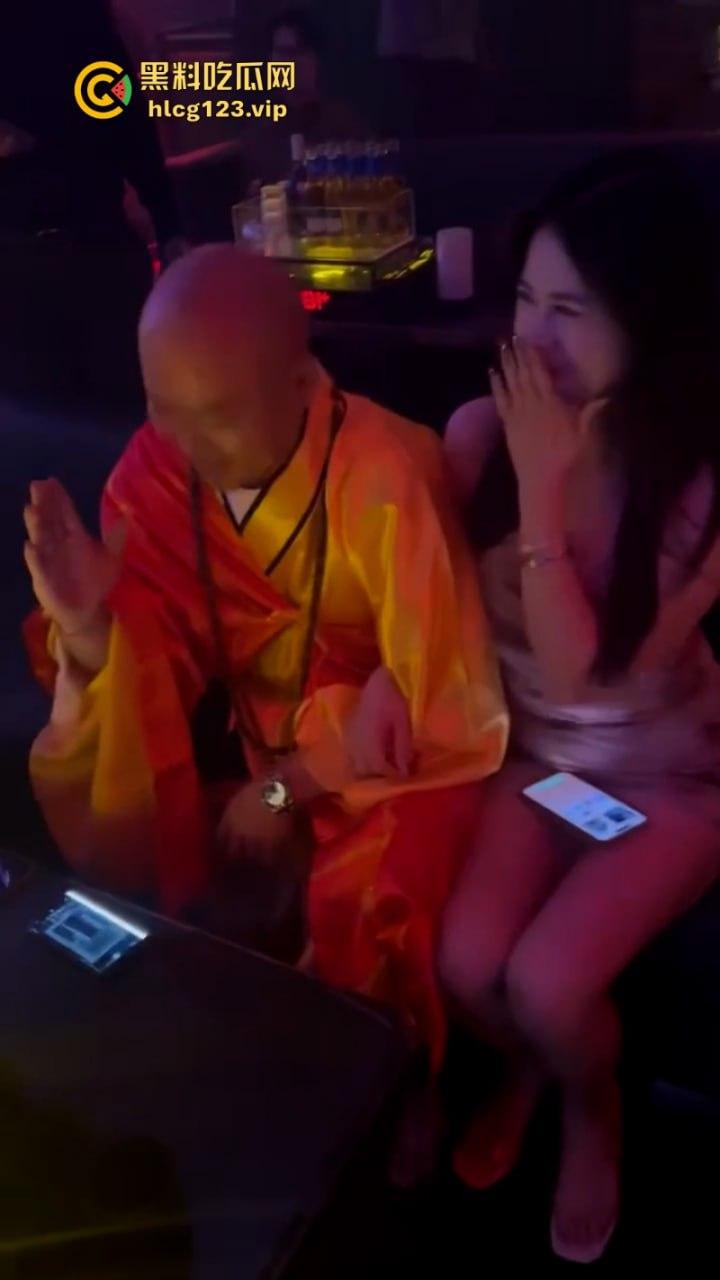 【只怪灯光太催情 让你如此骚不停】 高冷女神夜店秒变淫娃主动送吻赠逼 这还用开房吗？  第8张