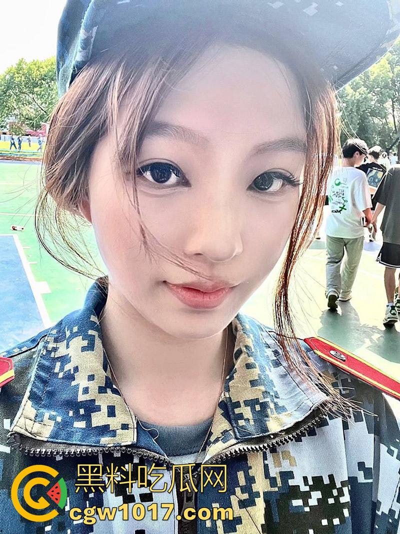 广西师范母狗【王梦雨】，清纯嫩妹开学仅7天被拿下，极品白虎大一妹子，身材纤细美腿修长，露脸视频曝光，彻底在学校出名了！  第2张