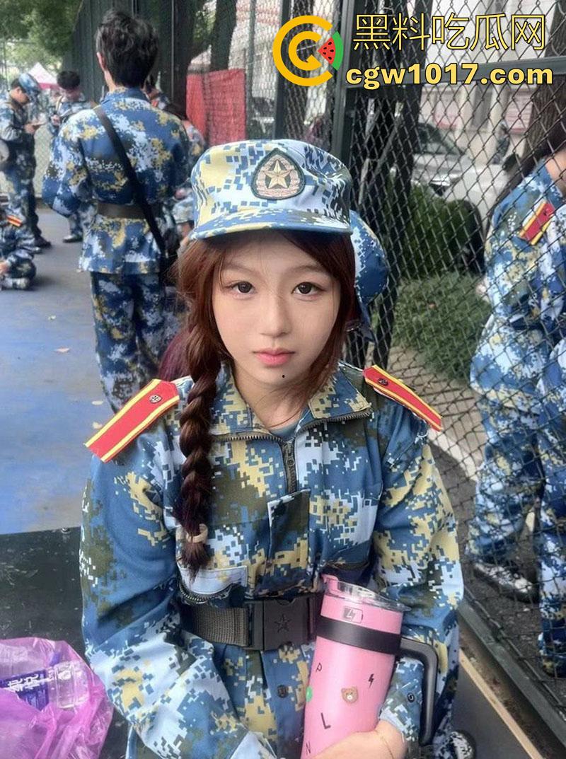 广西师范母狗【王梦雨】，清纯嫩妹开学仅7天被拿下，极品白虎大一妹子，身材纤细美腿修长，露脸视频曝光，彻底在学校出名了！  第3张