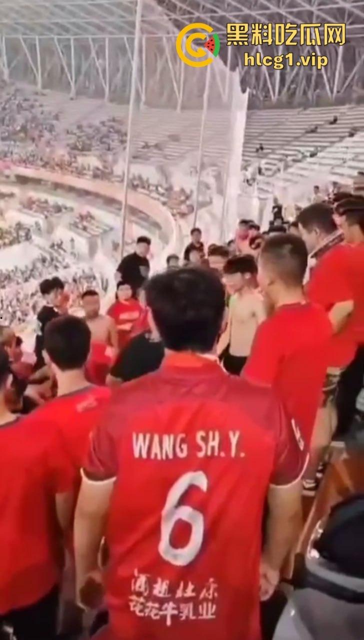 火气有些大！河南球迷在客队看台区大打出手！比看比赛还过瘾  第8张