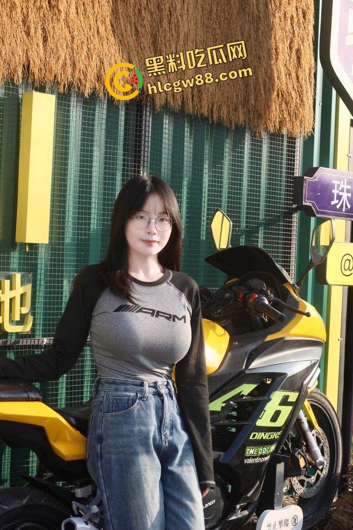 顶级天赋怪豪乳巨奶大雷骚鸡【沈娟】利用身体价值约炮多位单男，大奶还爱吞精回头客无数！  第1张