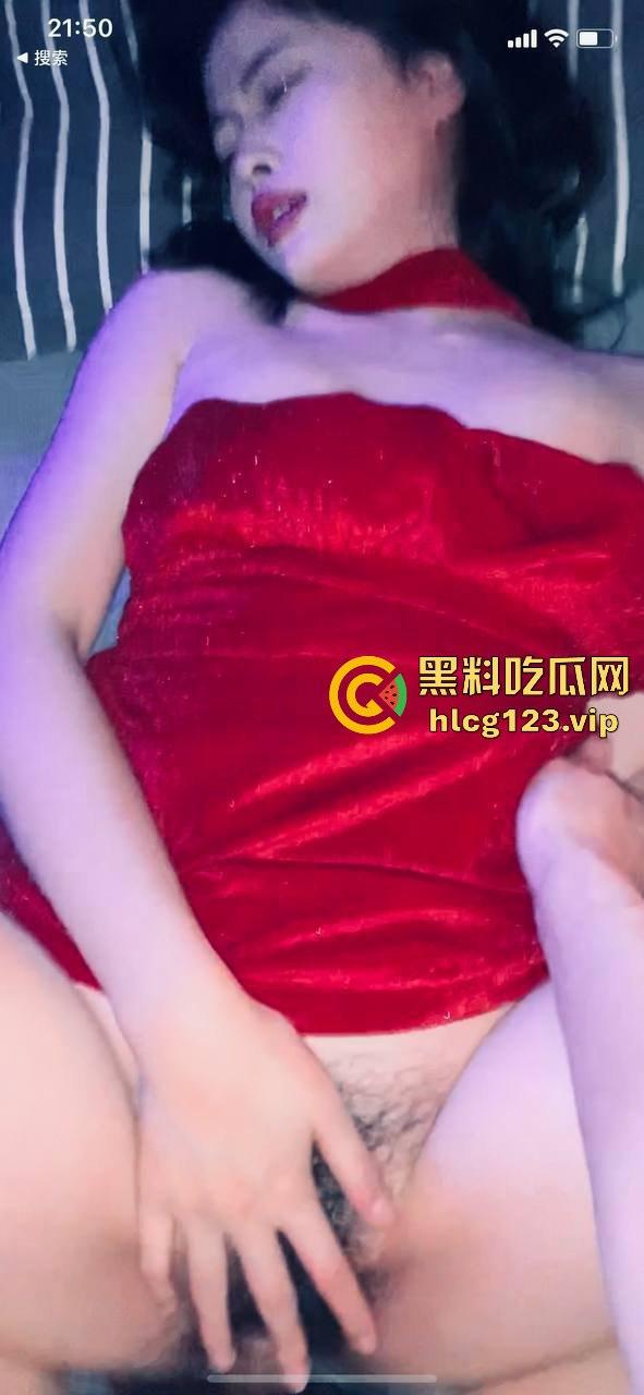 和前凸后翘的下属同事出差，这出差变成了酒店里的激情大战！  第9张