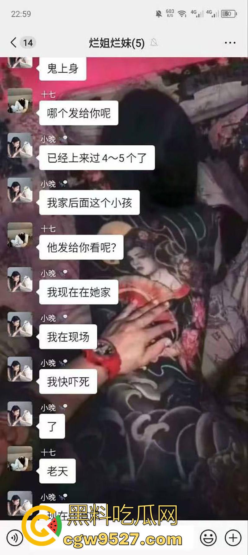 真实鬼上身现场画面，女孩躺在家中行为怪异，据说此前也被上过身，不得不说真吓人啊！  第1张