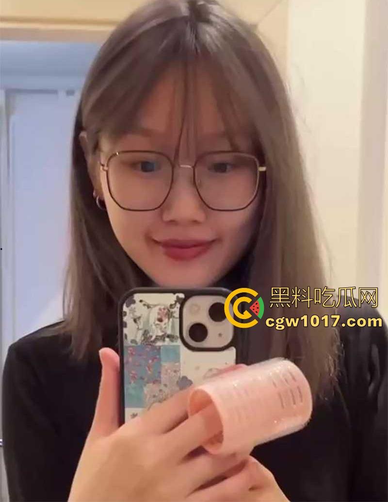 soul约炮反差魅魔学生妹【黎雯晶】 不雅视频流出，各种淫技无师自通，扮护士装女仆拍淫片！  第3张