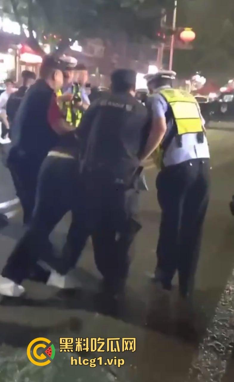 酒精惹的祸！汝州一男子连撞11辆车 这哥们如果对方家属不谅解 出来得2050年  第4张