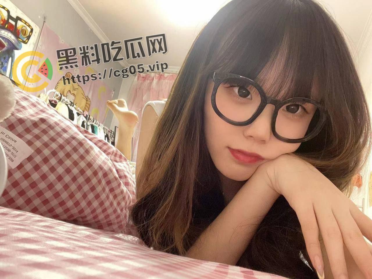 瓜友投稿！自家反差女友 ktv被捡尸博同情 多次出轨约炮死不悔改 天生贱母狗  第1张