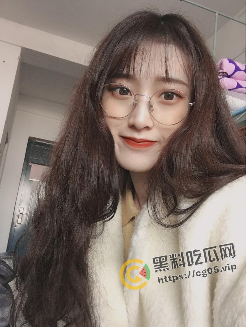 眼镜一摘 火力全开！研究生反差婊摘掉眼睛疯狂口角 涡轮压缩机上身疯狂榨精 研究生肉片就是好吃  第5张