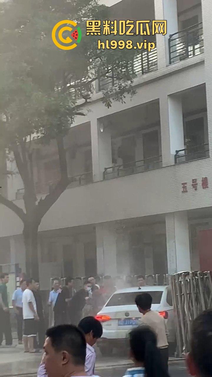 福建云霄县女司机火烧车疯狂冲撞学校！8人血洒当场，司机惨死！警方紧急调查背后真相！  第4张