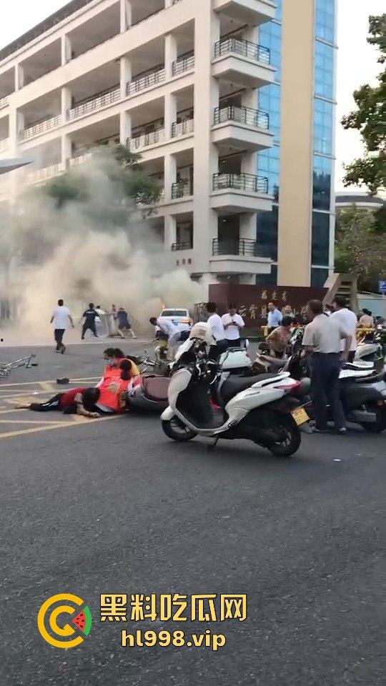 福建云霄县女司机火烧车疯狂冲撞学校！8人血洒当场，司机惨死！警方紧急调查背后真相！  第9张