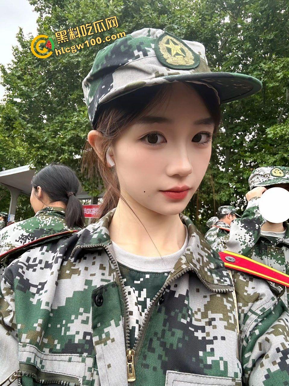 抖音西南科技清纯学生反差骚婊【冒菜女王】约操校外网吧大哥，黑丝骚臀肛塞后怼骚逼！原创独家曝光流出！  第3张