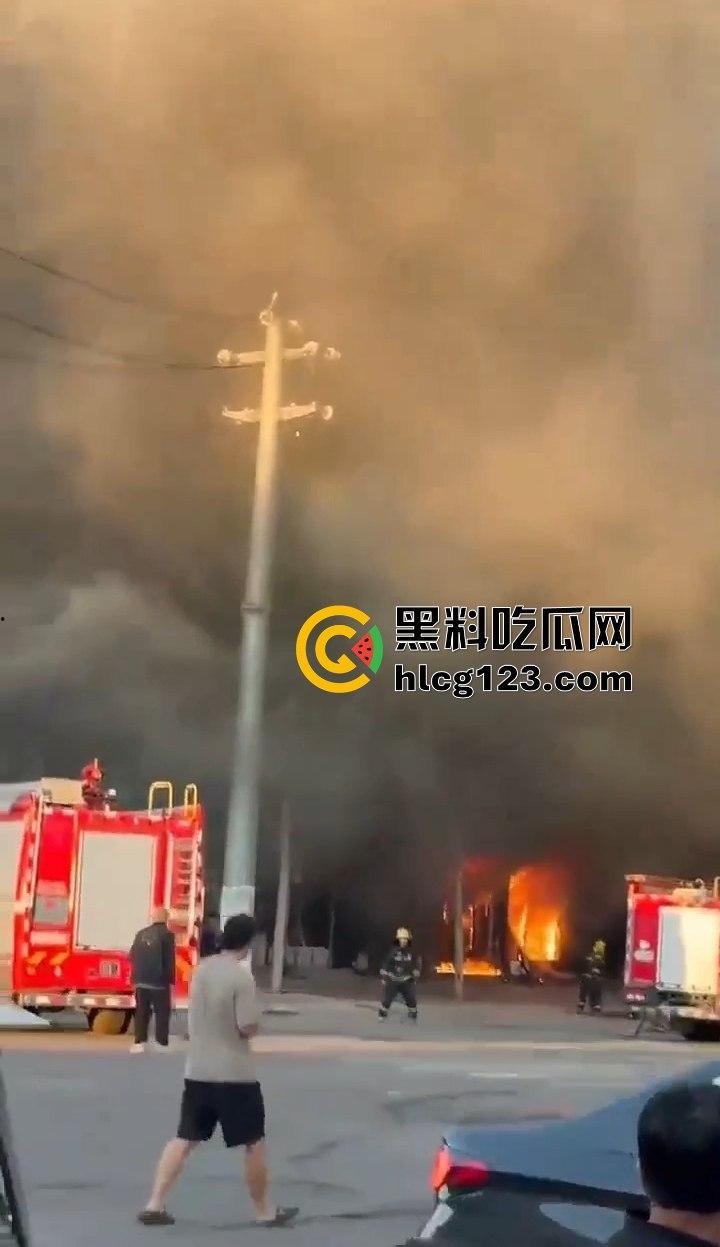 山东齐河财政局办公楼起火,黑烟滚滚直冲天!平账大圣这把火,坏账烂账都烧个干净! 第6张 山东齐河财政局办公楼起火,黑烟滚滚直冲天!平账大圣这把火,坏账烂账都烧个干净! 第6张