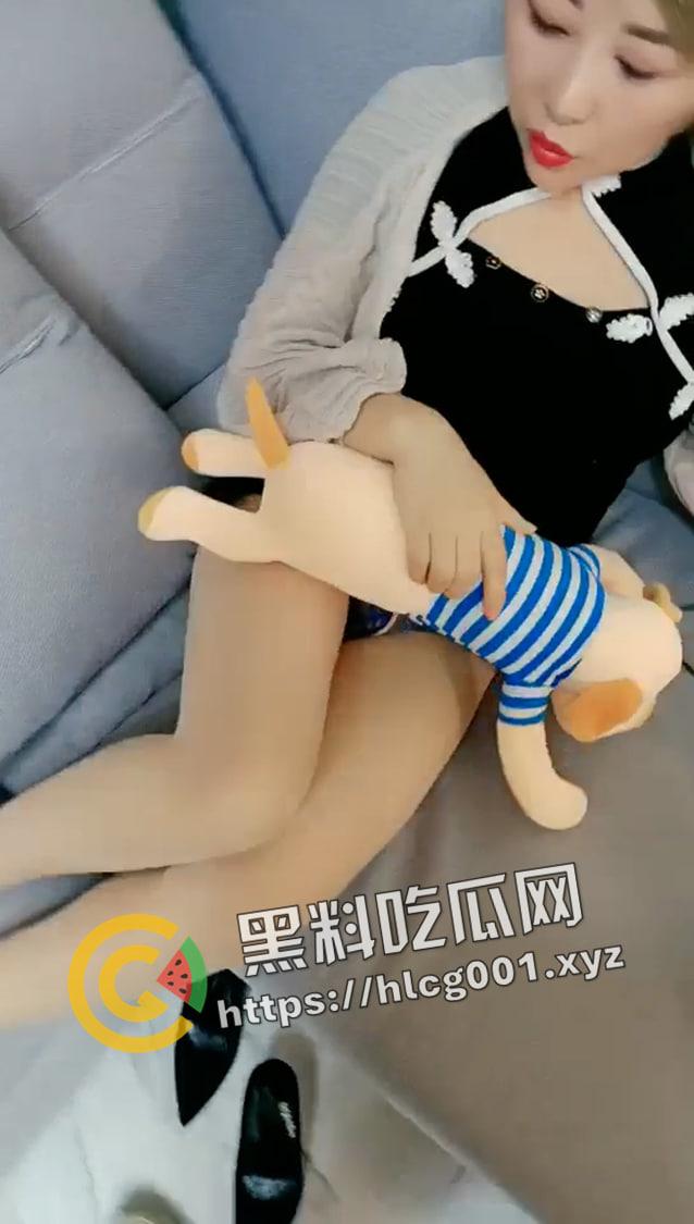 大手笔初中生破处！少妇萝莉一起上 还有待发育的嫩穴里处女膜清晰可见  草急了老鸨都想上 第4张