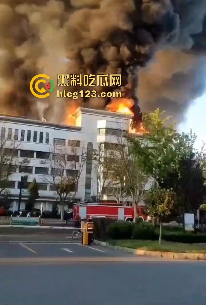 山东齐河财政局办公楼起火,黑烟滚滚直冲天!平账大圣这把火,坏账烂账都烧个干净! 第13张 山东齐河财政局办公楼起火,黑烟滚滚直冲天!平账大圣这把火,坏账烂账都烧个干净! 第13张