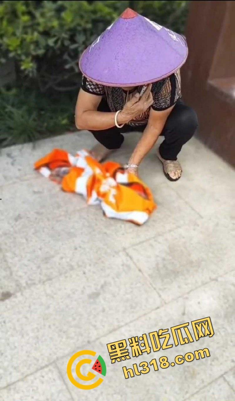 黑料正能量，福建福清市宏路公园发现一名弃婴，连脐带都没剪断，不幸中的万幸，得好心大娘救助！  第6张