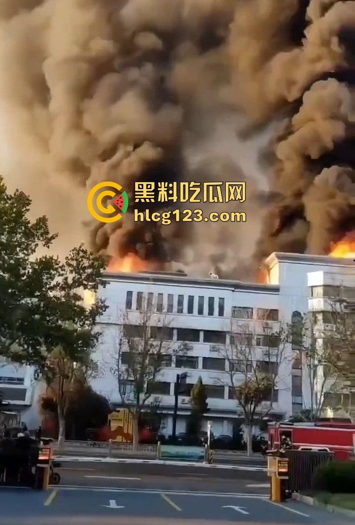 山东齐河财政局办公楼起火,黑烟滚滚直冲天!平账大圣这把火,坏账烂账都烧个干净! 第14张 山东齐河财政局办公楼起火,黑烟滚滚直冲天!平账大圣这把火,坏账烂账都烧个干净! 第14张