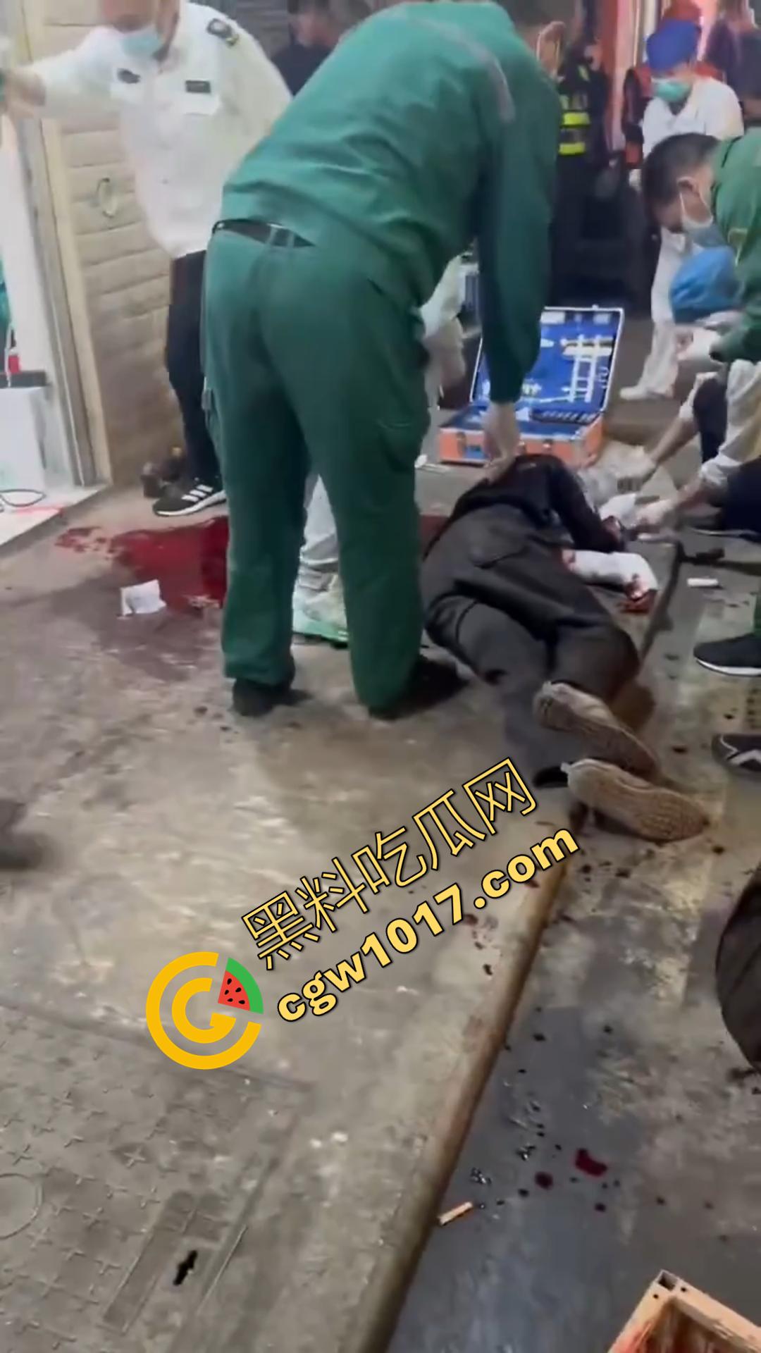 广西南宁骇人惨案！外卖骑手与商家发生口角 被其持刀疯砍当场死亡 现场血流成河毛骨悚然！  第6张