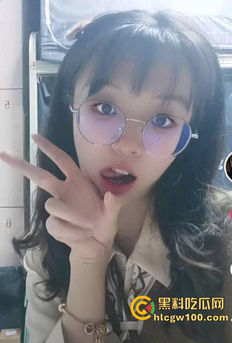 成都抖音主播福利姬【陈子涵】背着男友当福利姬 抖音直播时漏内裤 私下售卖自己的淫荡自慰视频  第7张