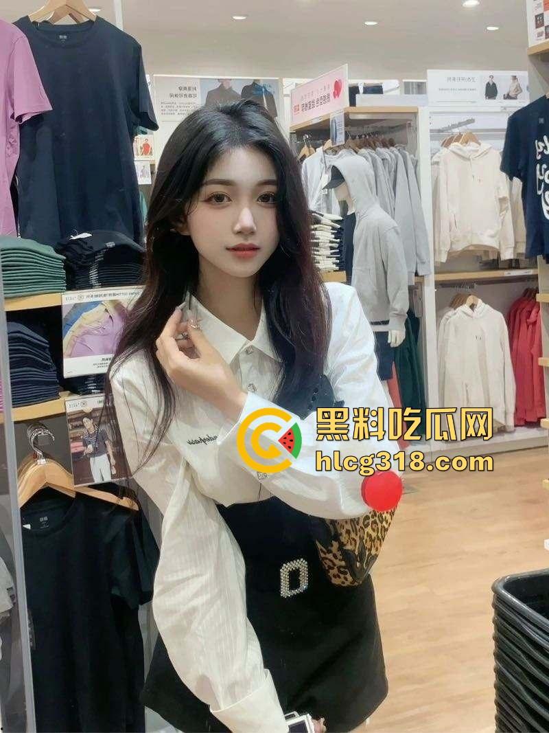 你还以为高端外围豪车天生紧？全靠阴道收缩术收成死夹货，富哥上手就说一根手指进去都得抹油！  第1张