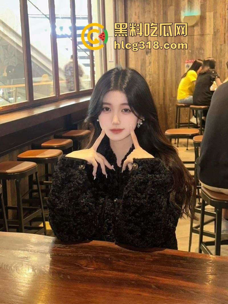 你还以为高端外围豪车天生紧？全靠阴道收缩术收成死夹货，富哥上手就说一根手指进去都得抹油！  第3张