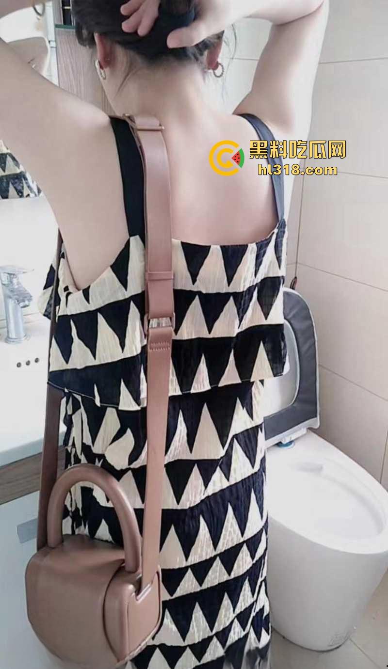 海角乱伦，终于让我逮到机会了，在厕所把准备出门的大嫂狠狠的猛操，憋了几天终于有发泄的地方了！  第1张