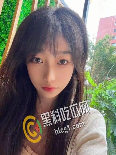 刚上大一的新生学妹 被拿下 小穴和奶子都发育的不错 特别是那诱人的奶子 床上还犹如母狗般主动！  第1张