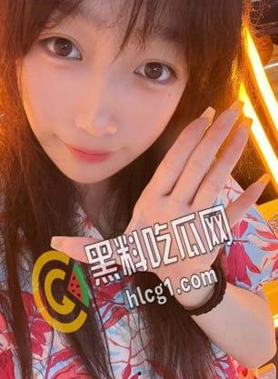 刚上大一的新生学妹 被拿下 小穴和奶子都发育的不错 特别是那诱人的奶子 床上还犹如母狗般主动！  第2张