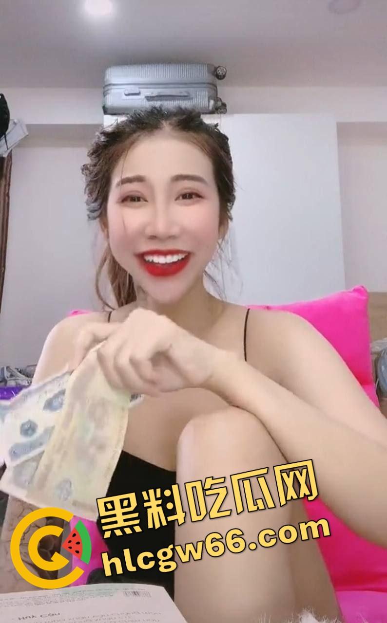 东南亚KTV真实疯批现场，乌烟瘴气全场开K，女的脱光裸舞，男的边吸边操，电影诚不欺我！  第2张