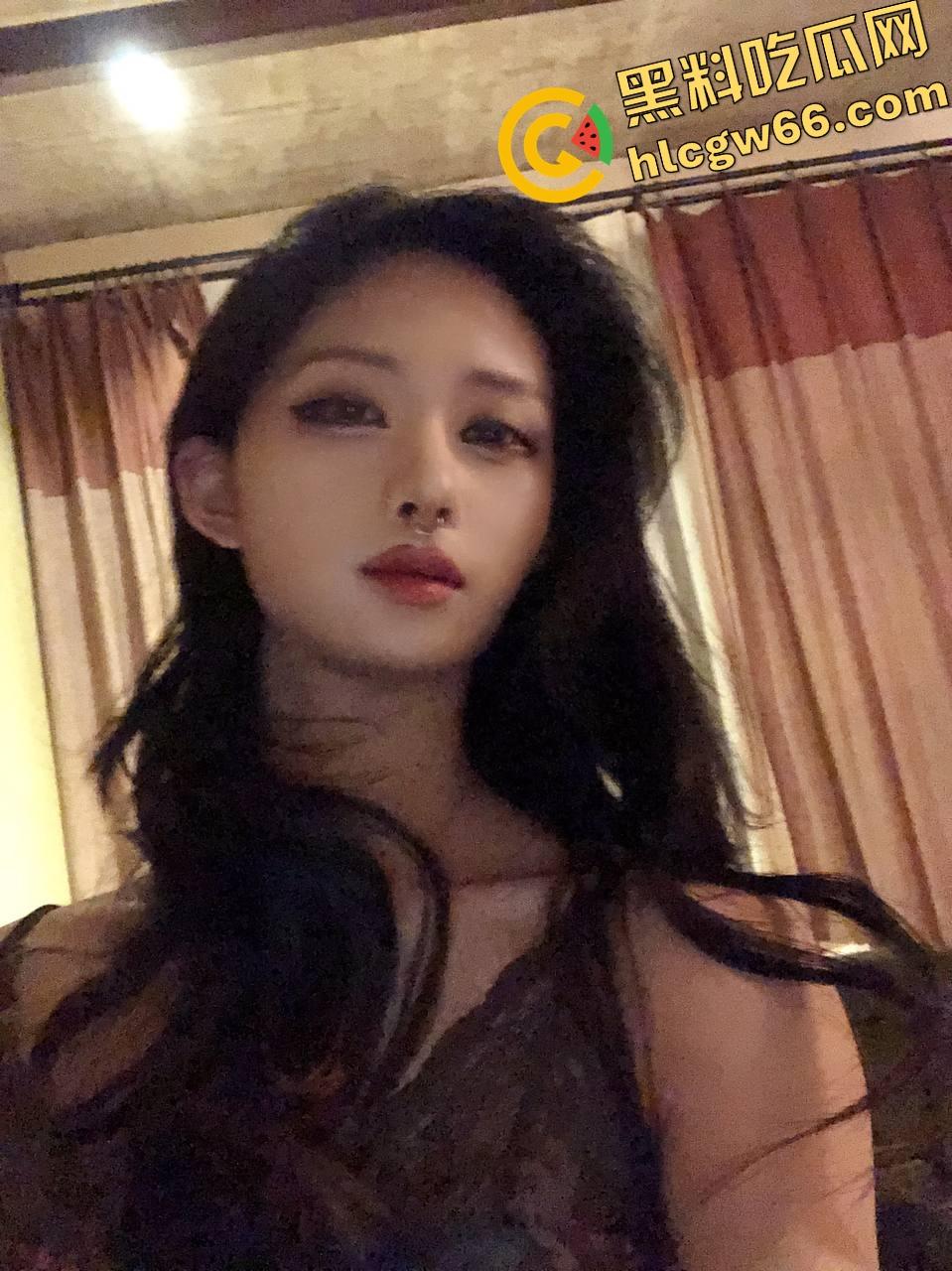 抽纸小隶TS重口自虐曝光，高速飞机杯狂抽鸡巴，假屌猛捅菊花，双管齐下爽得嗷嗷叫！  第1张