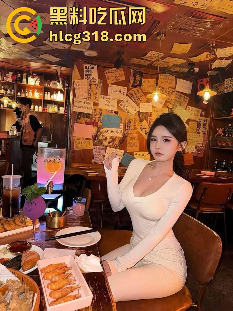 青岛巨乳嫩模【刘丹】香港陪睡大哥三天赚25万，反手拿着介绍费跑路，被经纪人曝光下海视频！  第6张