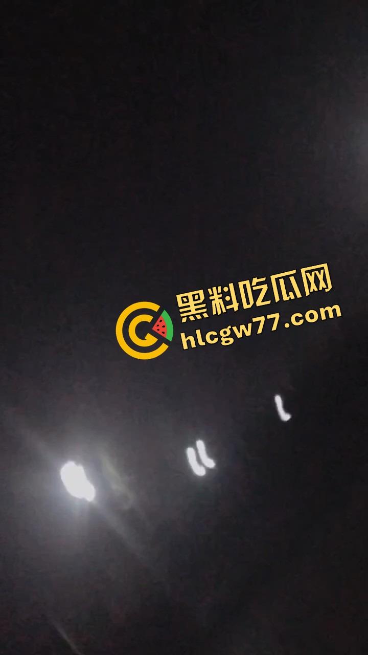 洛阳春药少妇路边失控，躺路沿石抠逼自慰，浪叫老公快操我，家里是没床吗？  第8张