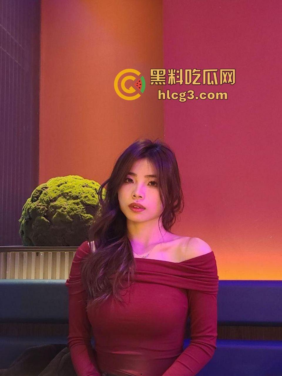 济南大学高颜值肉肉母狗『郭潇苒』穿着兔女郎尽显反差 镜前口爆后入无敌骚贱！  第1张