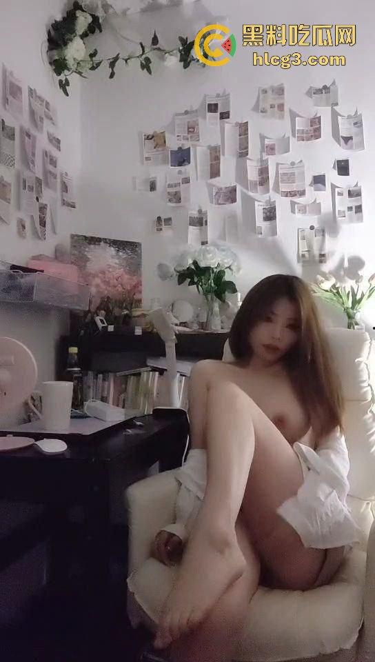 济南大学高颜值肉肉母狗『郭潇苒』穿着兔女郎尽显反差 镜前口爆后入无敌骚贱！  第9张