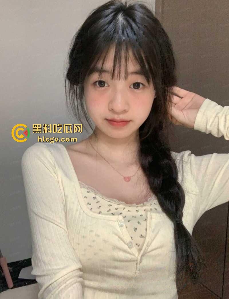 广州旅游学院『李香蓓』白虎嫩穴逼2.6万草一月！不做高端但逼价不低，这不是哄抬逼价是什么？  第1张