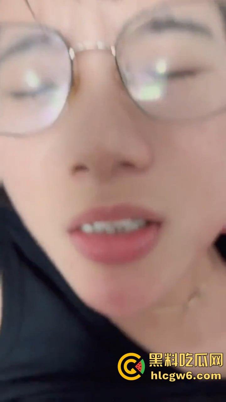 河北张家口小哥新交女友变母狗，26岁处女被破后骚到主动求干，同居后一起看AV随时开干，母狗养成教程上线！  第1张