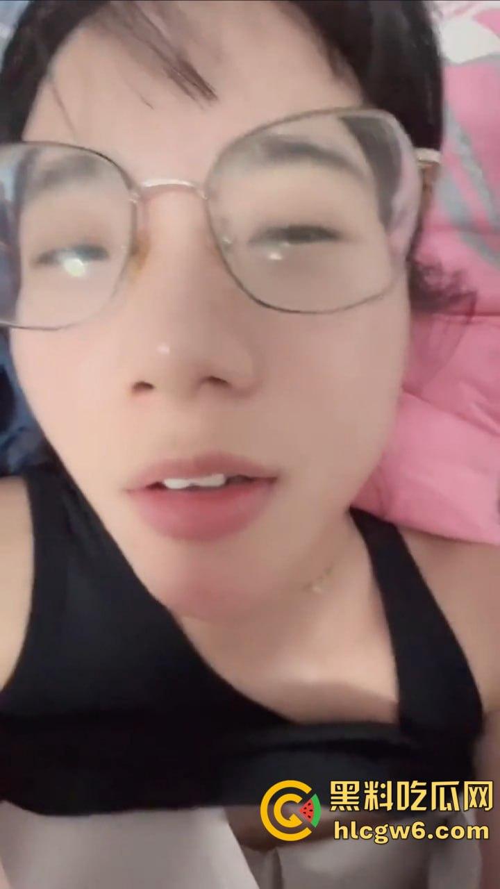 河北张家口小哥新交女友变母狗，26岁处女被破后骚到主动求干，同居后一起看AV随时开干，母狗养成教程上线！  第5张