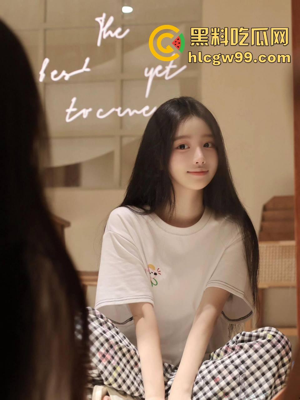 天津绿帽老公酒店开房安排单男爆操老婆，自己缩在厕所撸到腿软，透过玻璃看现场春宫秀！  第2张