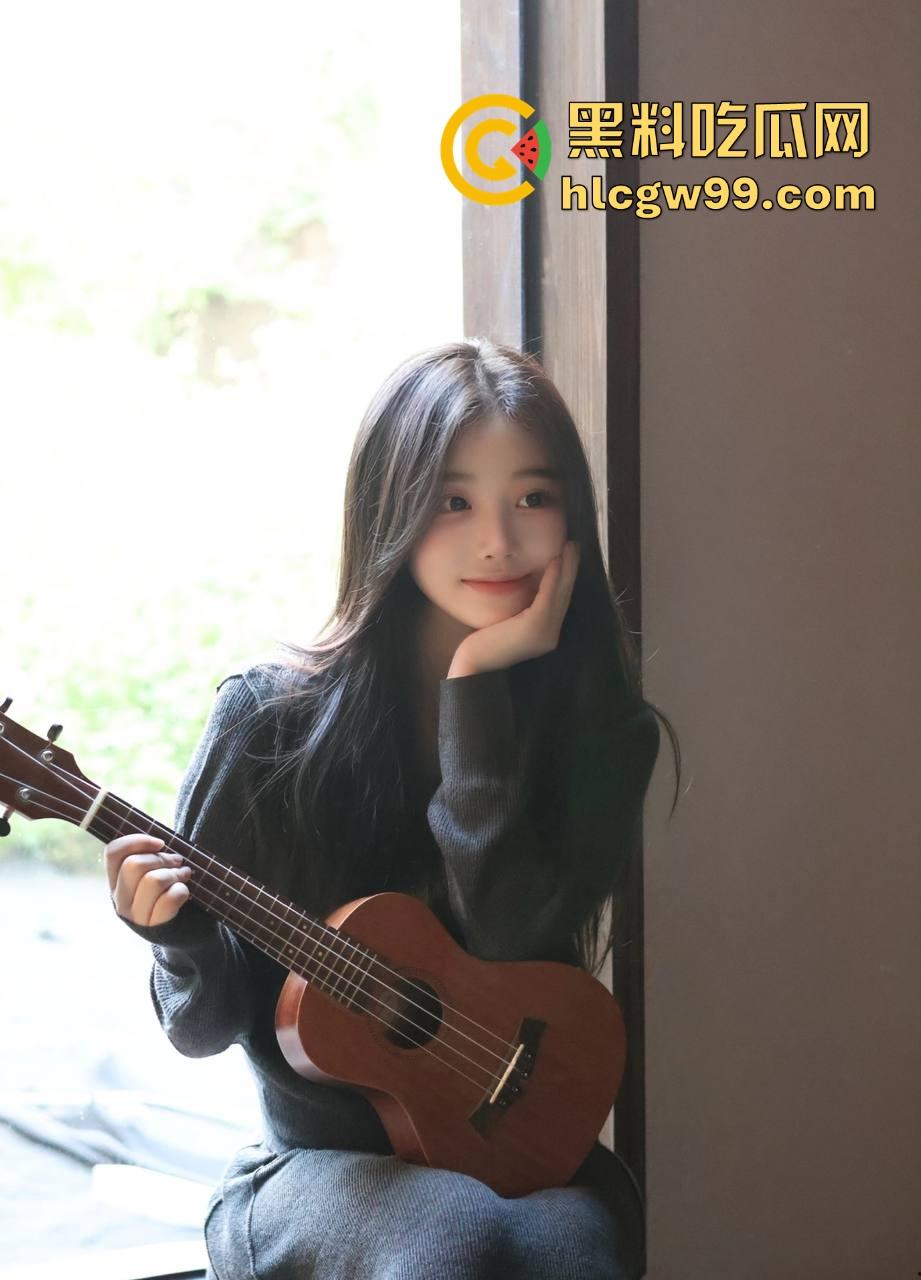 天津绿帽老公酒店开房安排单男爆操老婆，自己缩在厕所撸到腿软，透过玻璃看现场春宫秀！  第3张